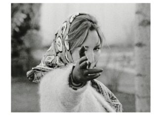 Joana Biarnés, pionera del fotoperiodismo español, en una de sus fotografías