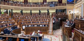 Pedro Sánchez interviene en el Congreso de los Diputados durante una sesión parlamentaria.