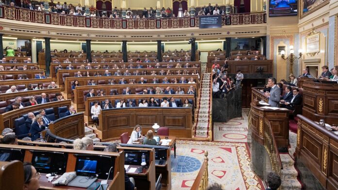 Pedro Sánchez interviene en el Congreso de los Diputados durante una sesión parlamentaria.