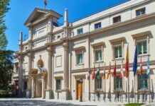 PP y Vox pactan las candidaturas al Senado: Abascal renuncia a Baleares y Feijóo a Gerona y Tarragona Vista de la fachada del Senado.
