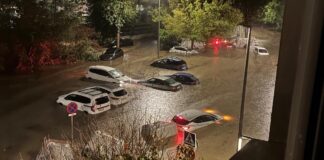 Coches atrapados por las inundaciones en L'Hospitalet de Llobregat