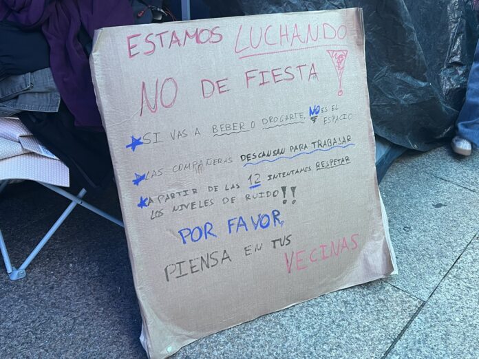 Pancarta en una de las acampadas por los decretos Mari Carmen.