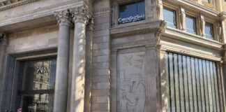 Fachada de Zara en Plaza de Cataluña blindada